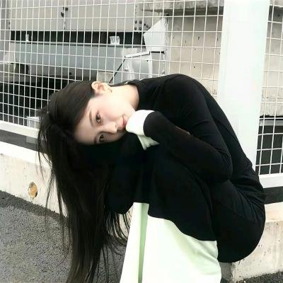 街拍现场实拍：流量艺人表情包火出圈，官方介入调查
